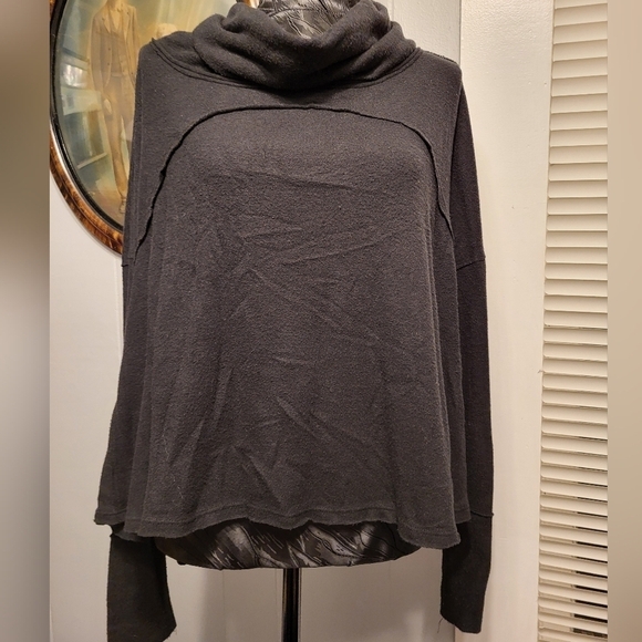 We The Free Women's black oversized Cowl neck Top Small - Picture 3 of 12